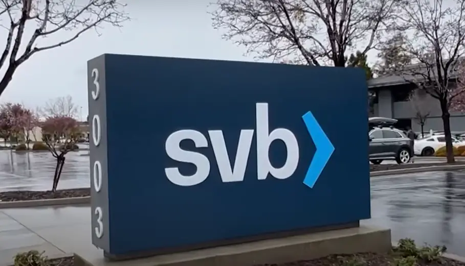 What caused the Silicon Valley Bank to collapse? An increase in the interest rates by the FEDS makes it difficult to access funding or loans. The tech companies banking with SVB are in need of their funds but these funds are not available because the bank had used the funds to buy long-term bonds. Being forced to sell the bonds at a loss, triggered a huge financial loss that caused the collapse of the Silicon Valley Bank on the 10th of March 2023.